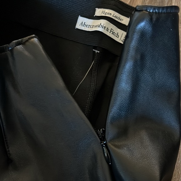 NWT Abercrombie Women's Curve Love Vegan Leather Skinny Legging XXS short - Picture 4 of 9